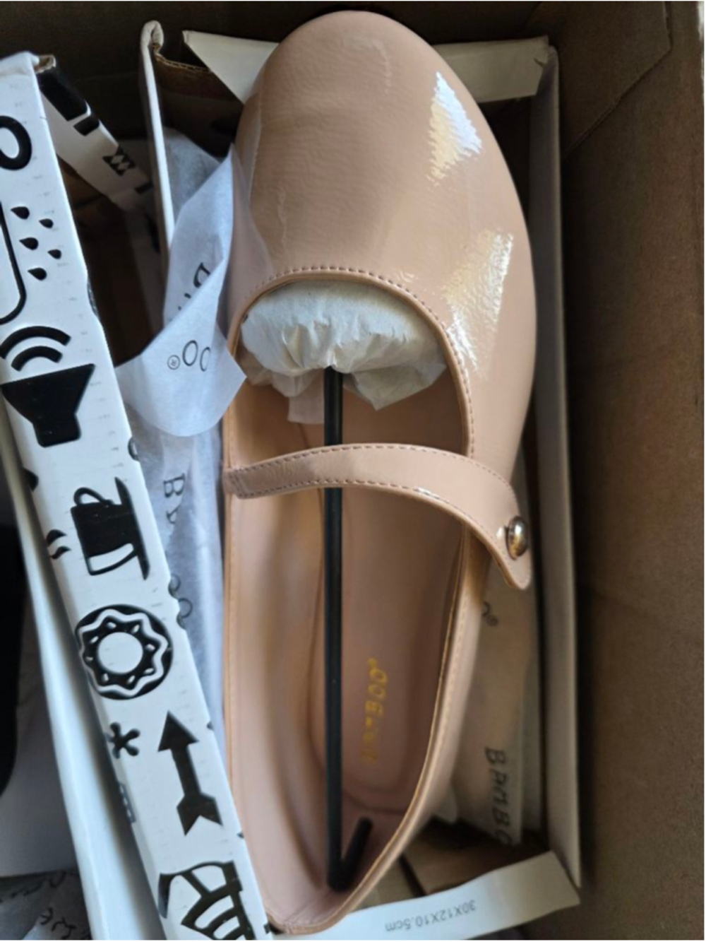 Women's Bamboo Beige Patent Mary Jane Flats Size 9 New in box